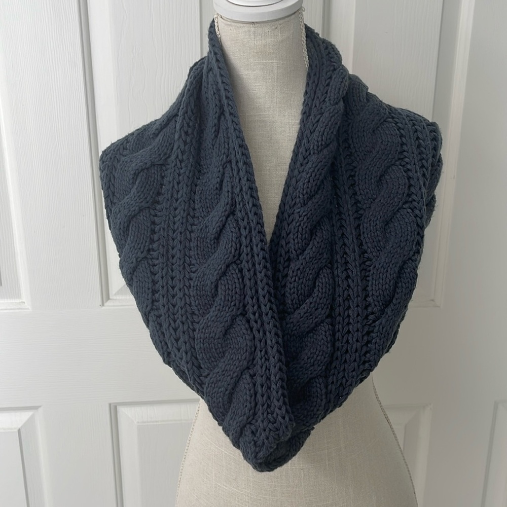Tough Headwear Chunky Cable Knit Infinity Scarf